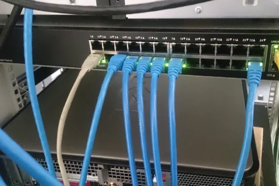 Týždeň na webe: Deno v Cloudflare, záplaty a chladničky